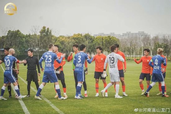 其他几个人也都立刻好奇起来。